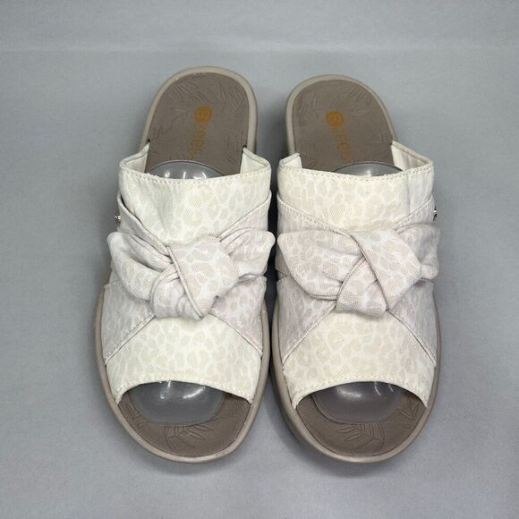 Bzees Women's Size 7W Smile Wedge Platform Sandals - Picture 3 of 11